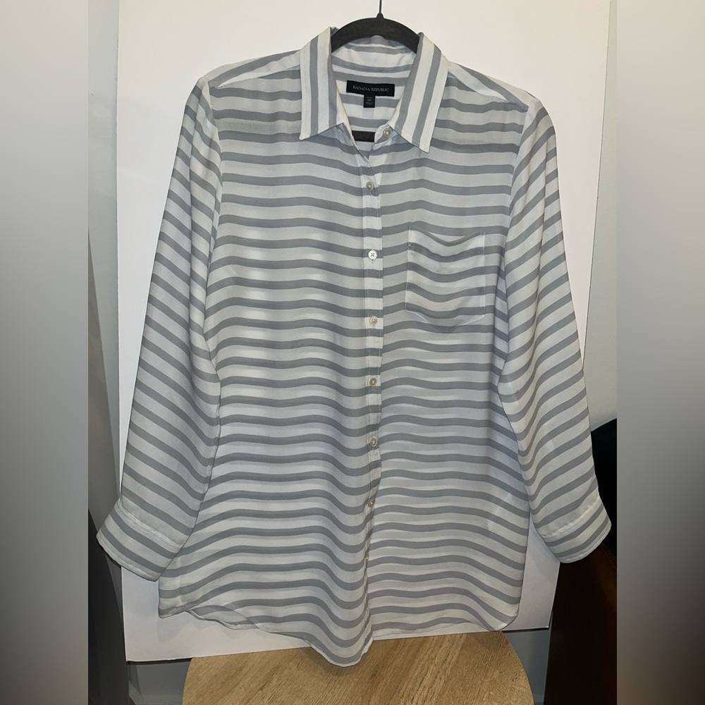 Petite 🍌 Banana Republic Button Down - Picture 2 of 13